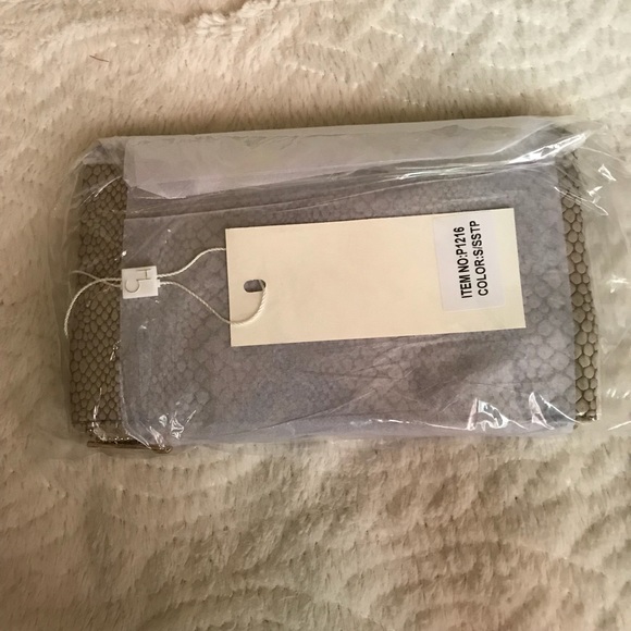 NEW Snakeskin Taupe Crossbody Wrislet - Picture 3 of 4